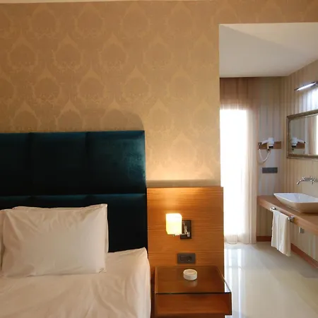Hotel Riva Resatbey Luxury 4*