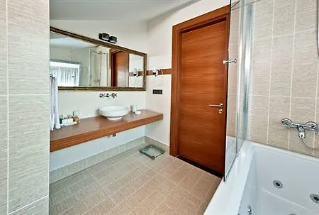Riva Resatbey Luxury Hotel 4*